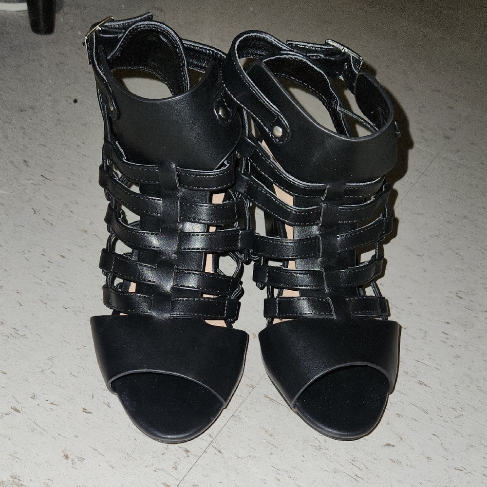 🏷 [30% 2+] Black Strappy Heels